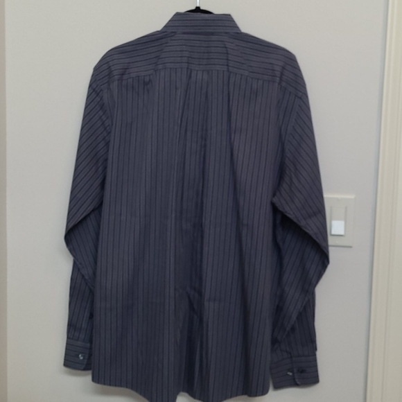 Eddie Bauer Relaxed Fit Wrinkle Resistant Blue Stripe Shirt - Picture 6 of 6